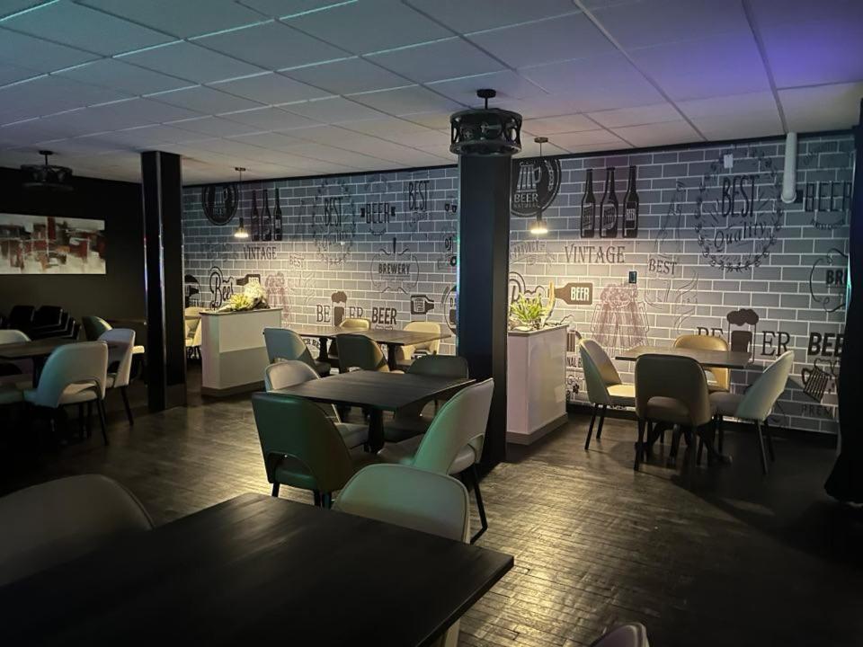 סטפנוויל Acadian Hotel מראה חיצוני תמונה