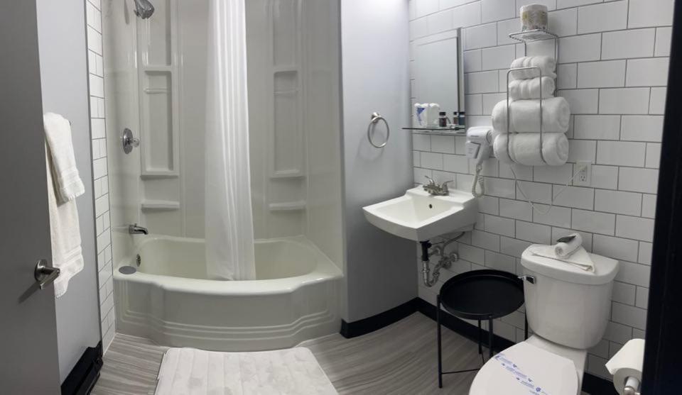 סטפנוויל Acadian Hotel מראה חיצוני תמונה
